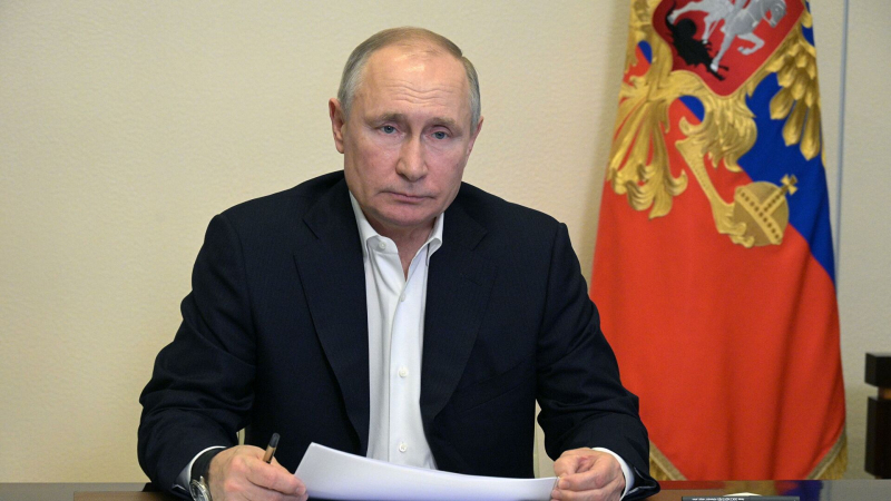 Путин в четверг проведет международный телефонный разговор
