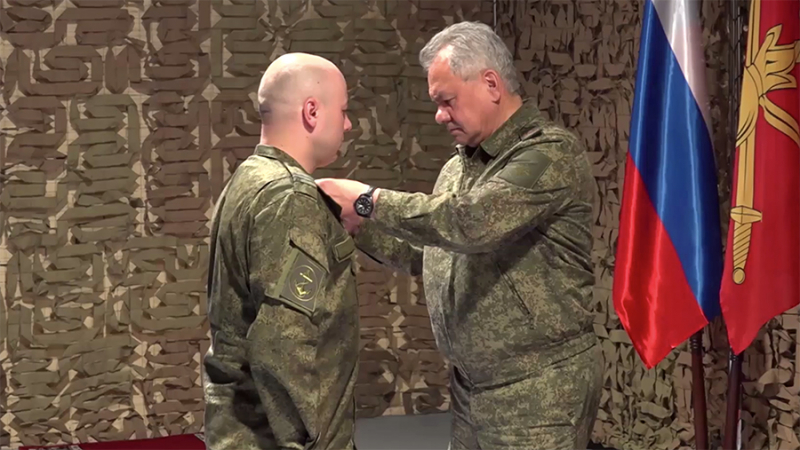Шойгу вручил медали &laquo;Золотая звезда&raquo; командирам бригад морской пехоты