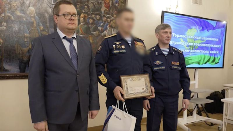 В Москве военнослужащих наградили за подбитые в зоне СВО иностранные танки