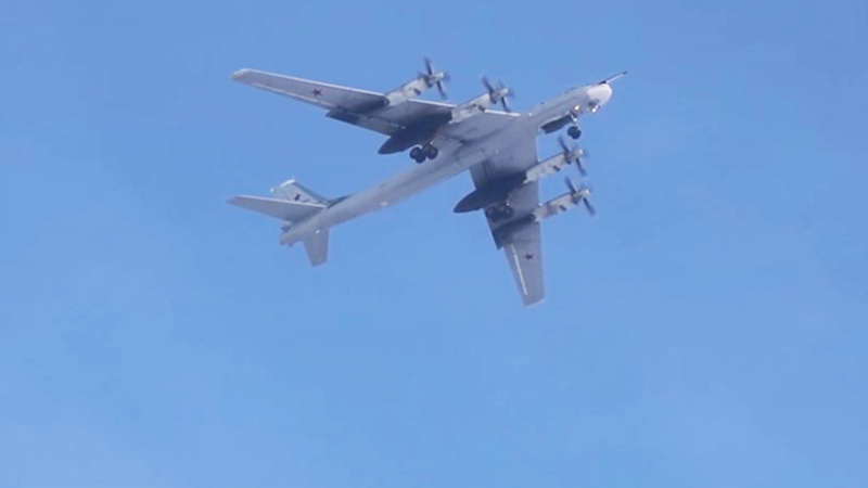 Два ракетоносца Ту-95МС выполнили плановый полет над Беринговым морем