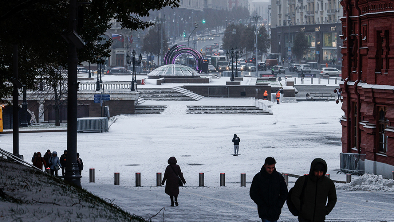 Синоптики спрогнозировали москвичам гололедицу и до &ndash;13 градусов в субботу