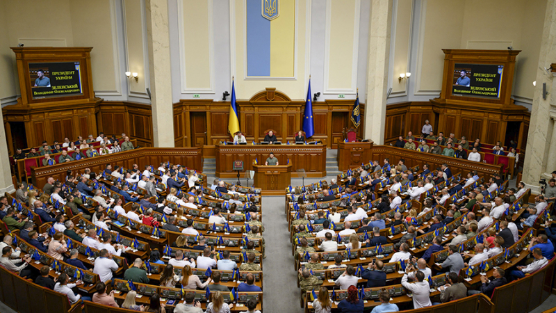 Верховная рада Украины продлила военное положение и мобилизацию на 90 дней